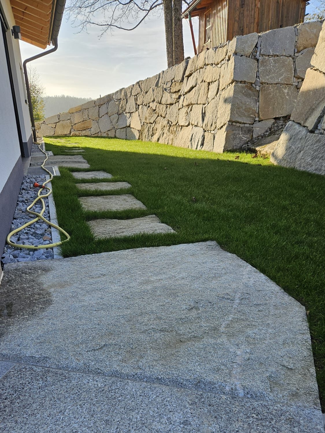 Terrassenbau und Treppenanlagen Funktionale Außenflächen mit klarer Konstruktion und präziser Ausführung