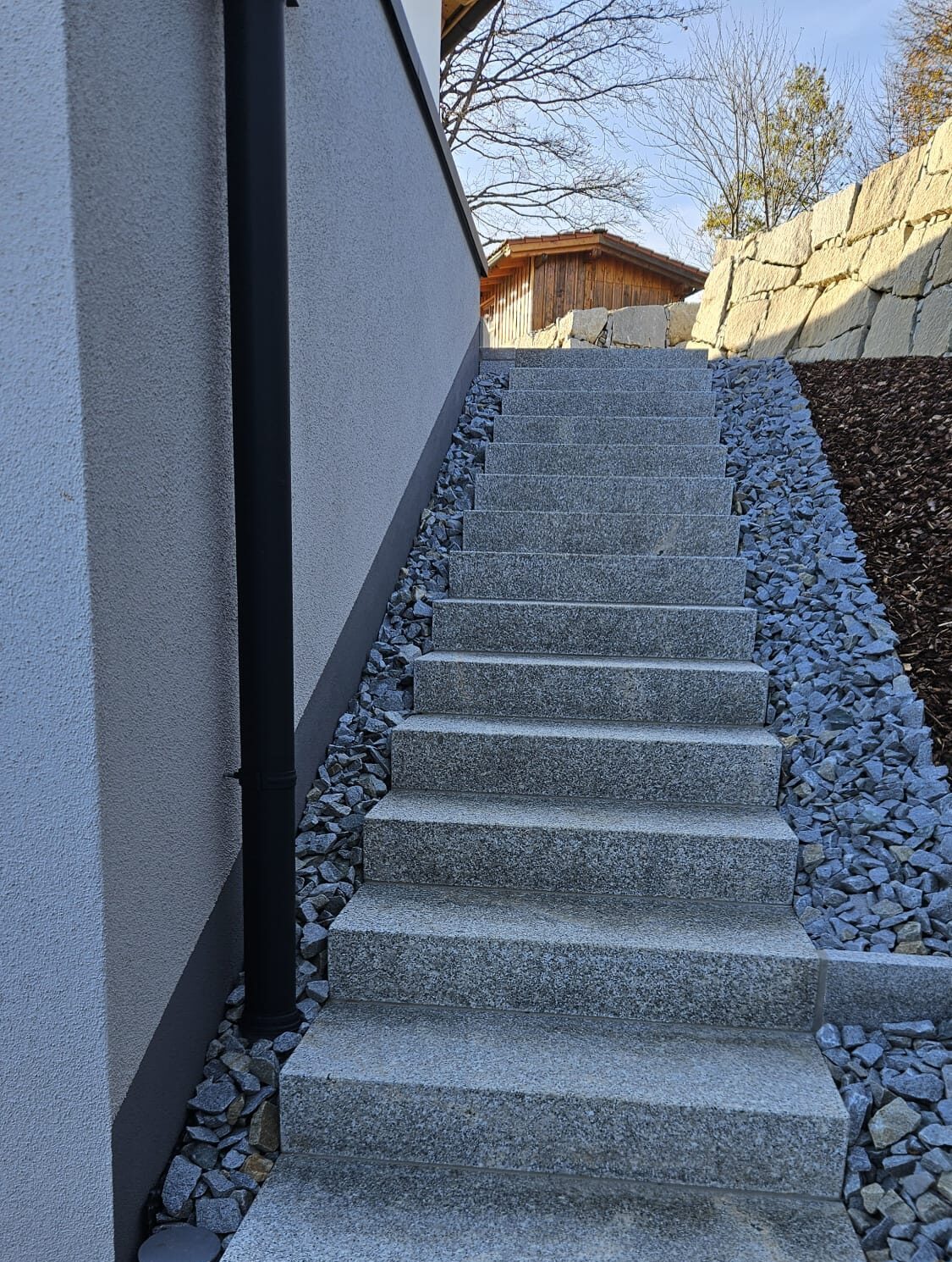 Terrassenbau und Treppenanlagen Funktionale Außenflächen mit klarer Konstruktion und präziser Ausführung