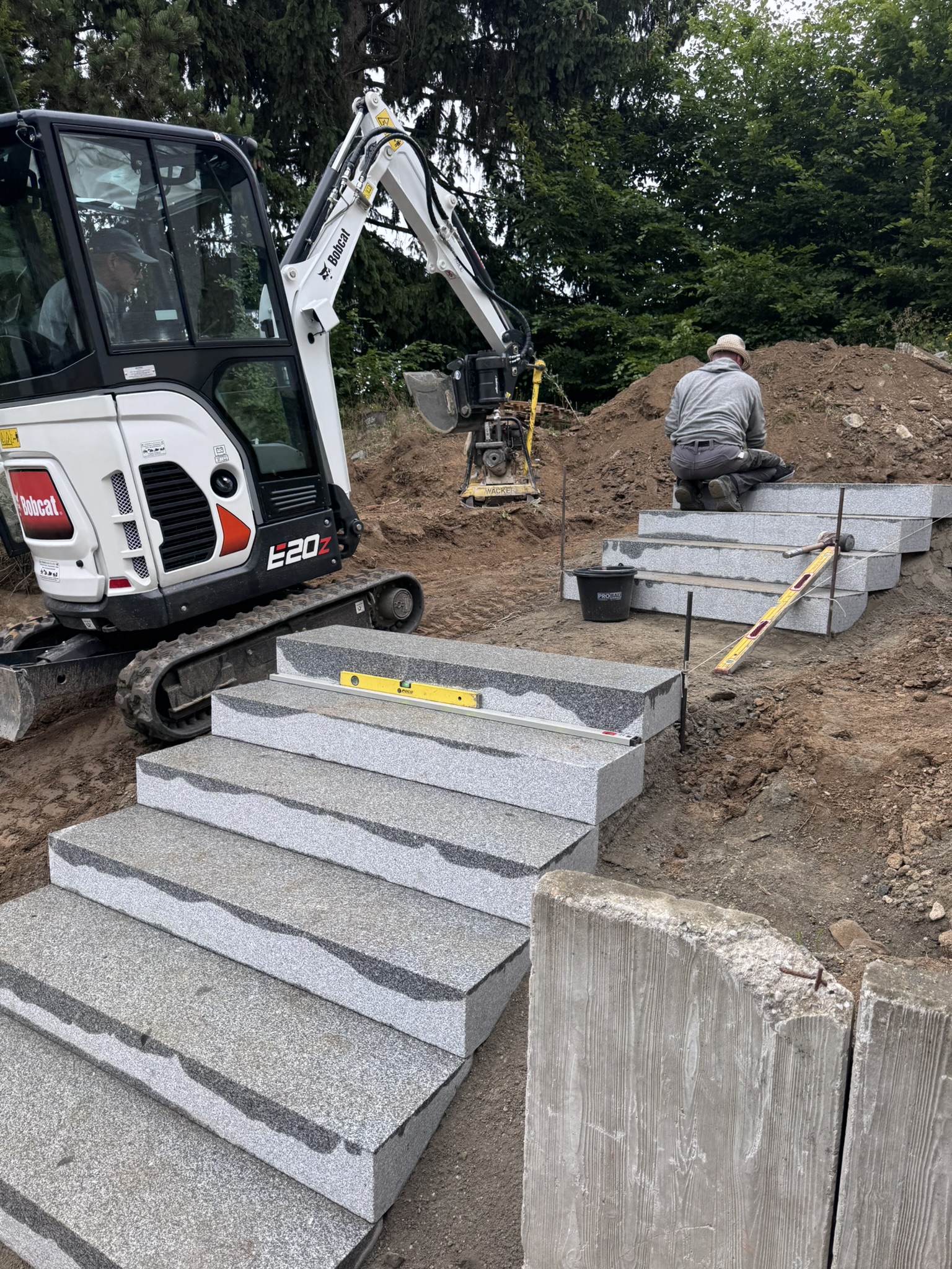Terrassenbau und Treppenanlagen Funktionale Außenflächen mit klarer Konstruktion und präziser Ausführung