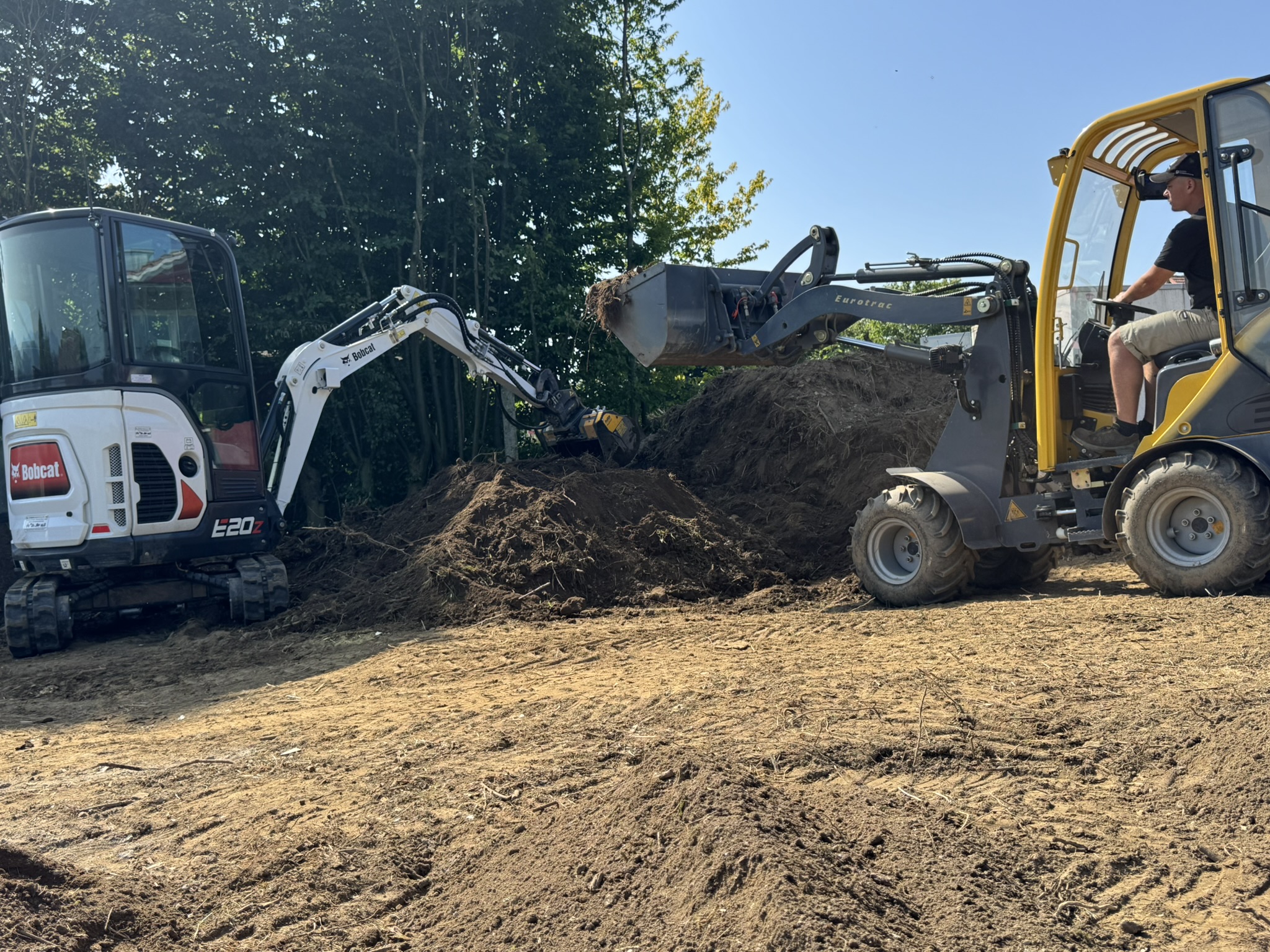 Erdarbeiten, Aufbereitung und Geländemodellierung Solide Grundlagen für funktionale und dauerhaft stabile Außenanlagen